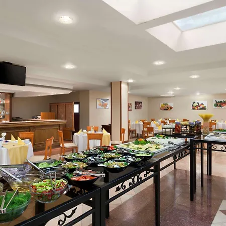 Hotel Ramada By Wyndham Center